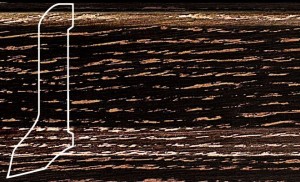 Плинтус шпонированный La San Marco Profili Дуб Антик Блэк 2500x60x22 (сапожок) Шпон плинтуса — цельная натуральная древесина. Основание — срощенная натуральная древесина, гарантирующая высокую надежность плинтуса.